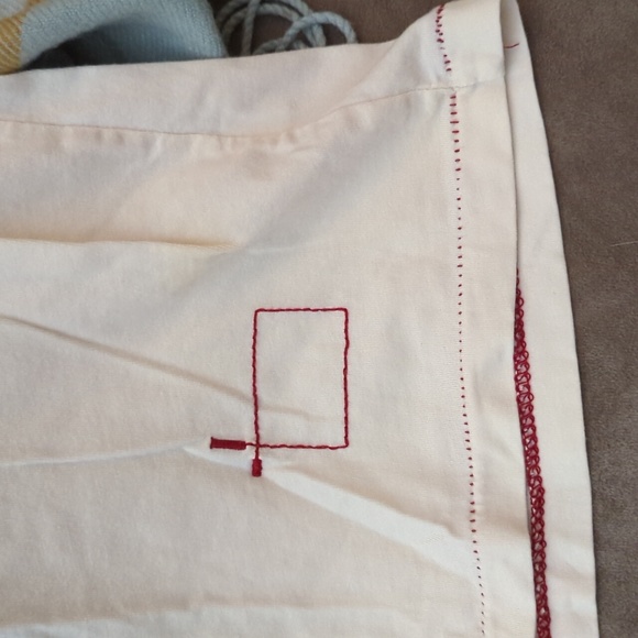 Size large no tag women's Unique shirt white cream with red stiching hamme red - Picture 2 of 4
